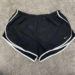 NIKE Women's TEMPO DRI-FIT Active/Fitness/Gym Shorts-Black Size XL
